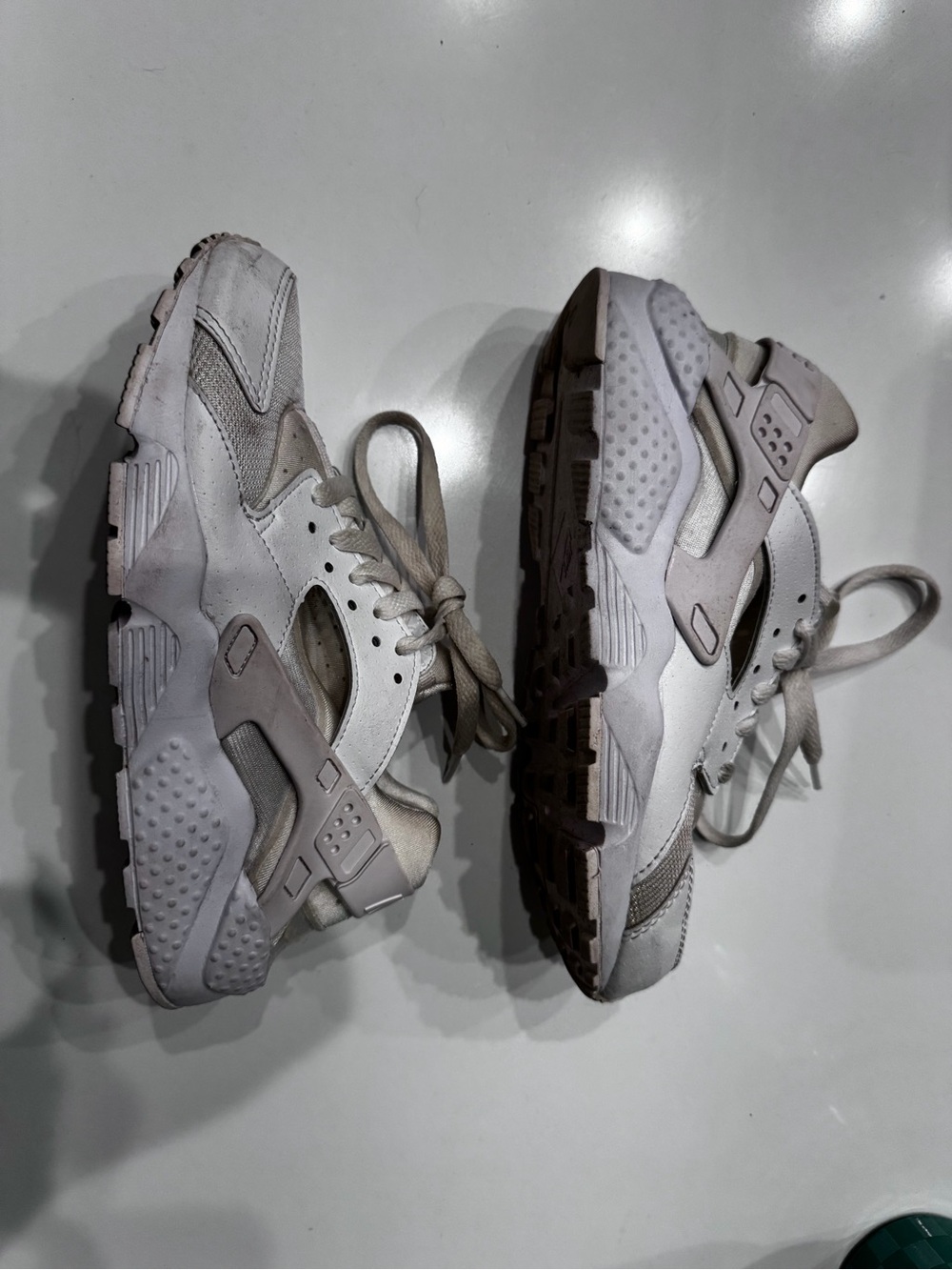 Nike Air Huarache boys Athletic Shoes size 6